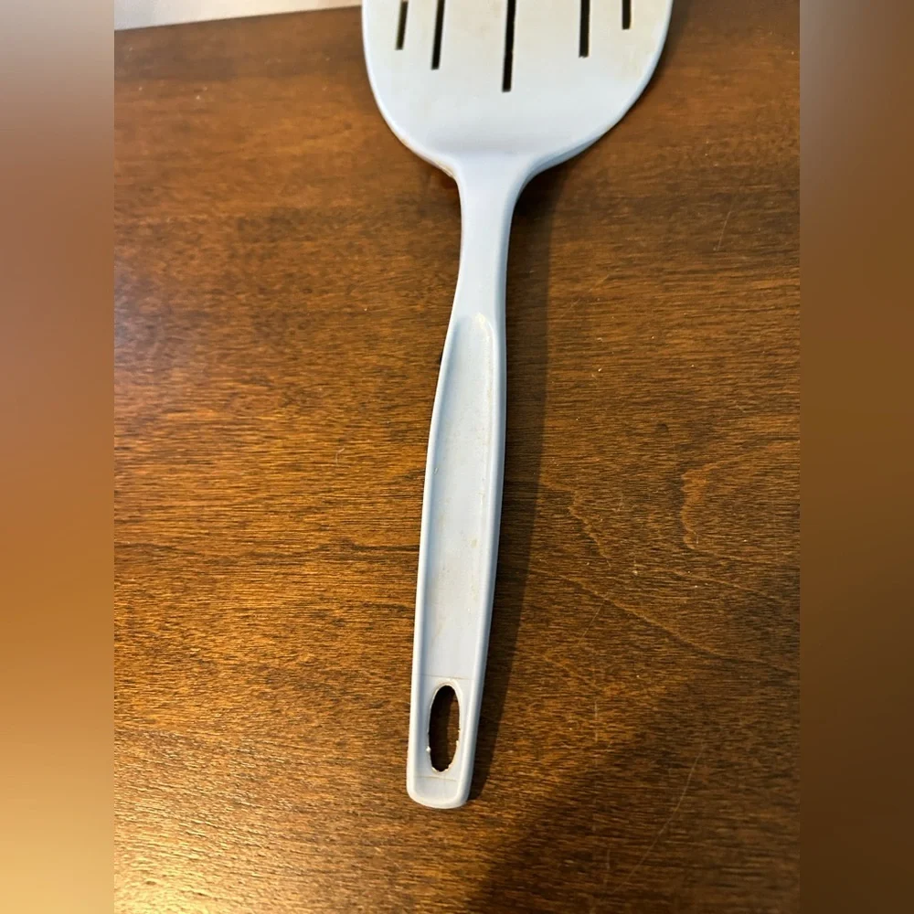 Vintage FOLEY Nylon Spatula 5 Slot Wide Blade Light Blue Some Staining But Nice!